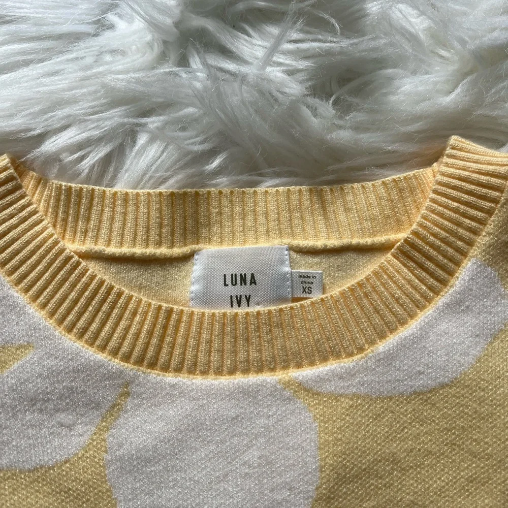 Luna Ivy Yellow Floral Print Cropped Sweater - Picture 3 of 7